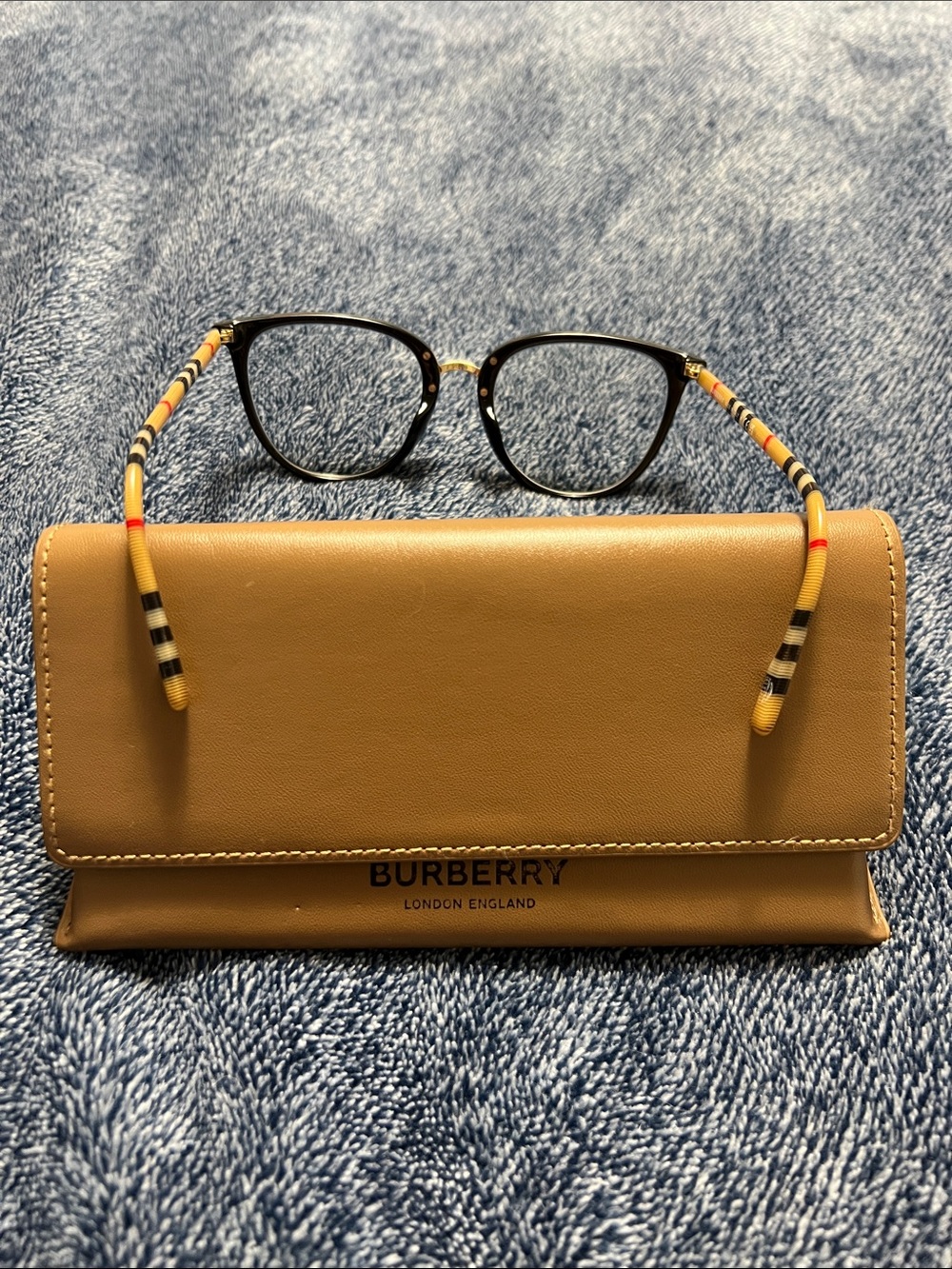 Burberry Black Cat-Eye Glasses with Tan Case - Picture 2 of 8